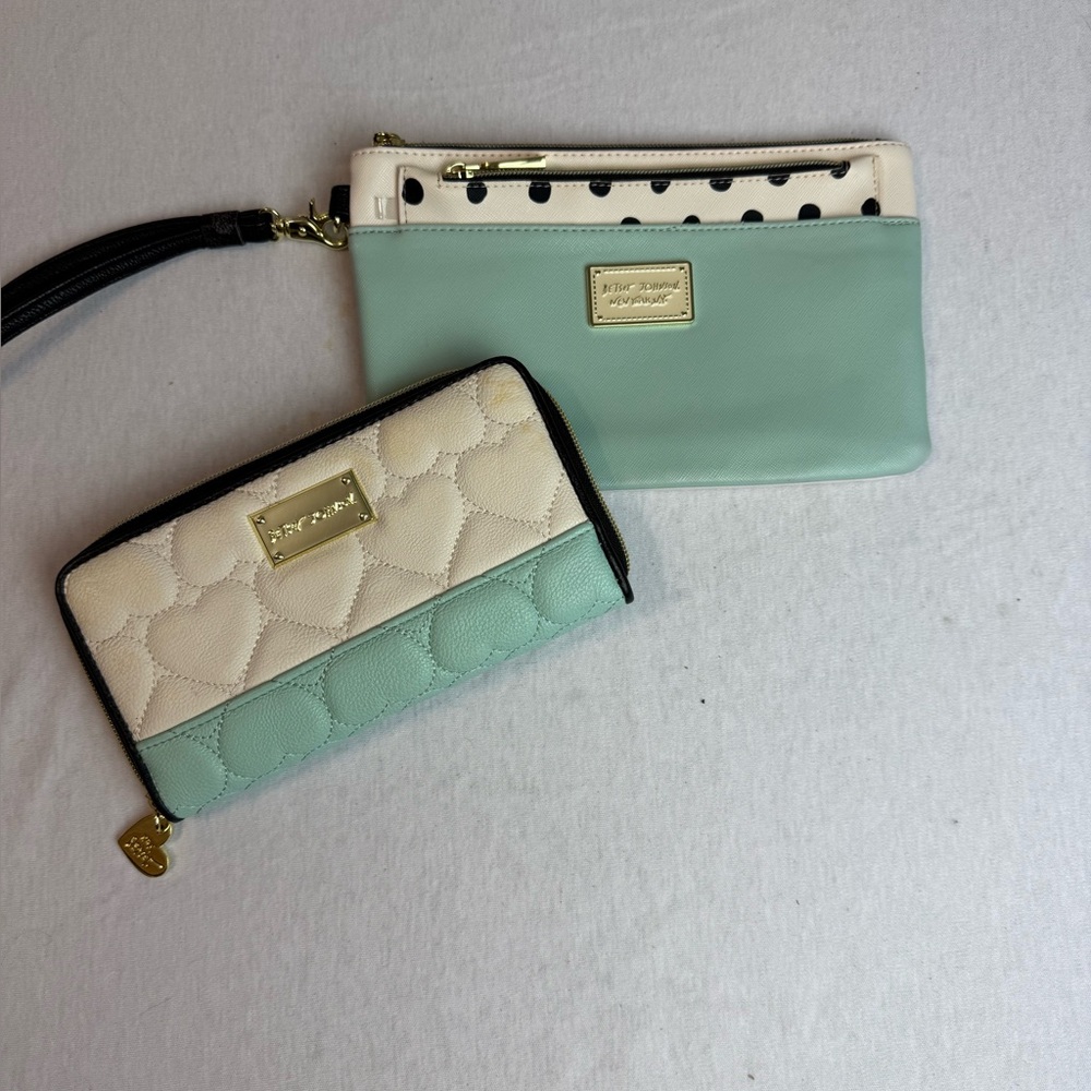 Elegant Women's Clutch Set